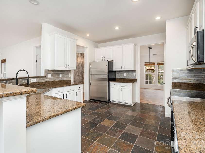 5672 Wrenfield Court, Charlotte, NC 28277.  MLS# CAR4228476, YatesRealty ID 24301. Kitchen