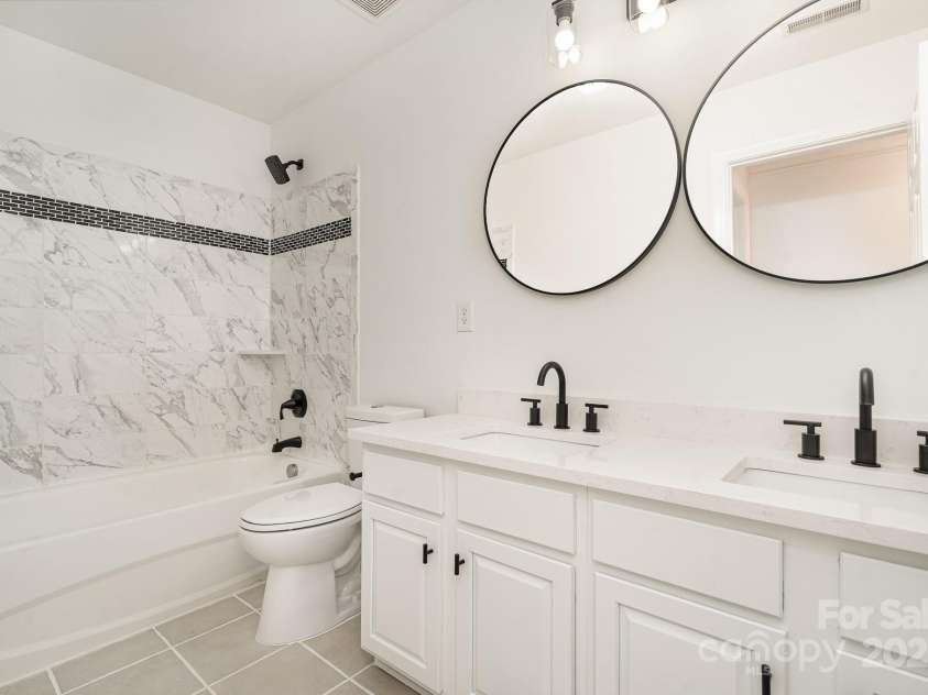 5672 Wrenfield Court, Charlotte, NC 28277.  MLS# CAR4228476, YatesRealty ID 24301. Upstairs Full Bath