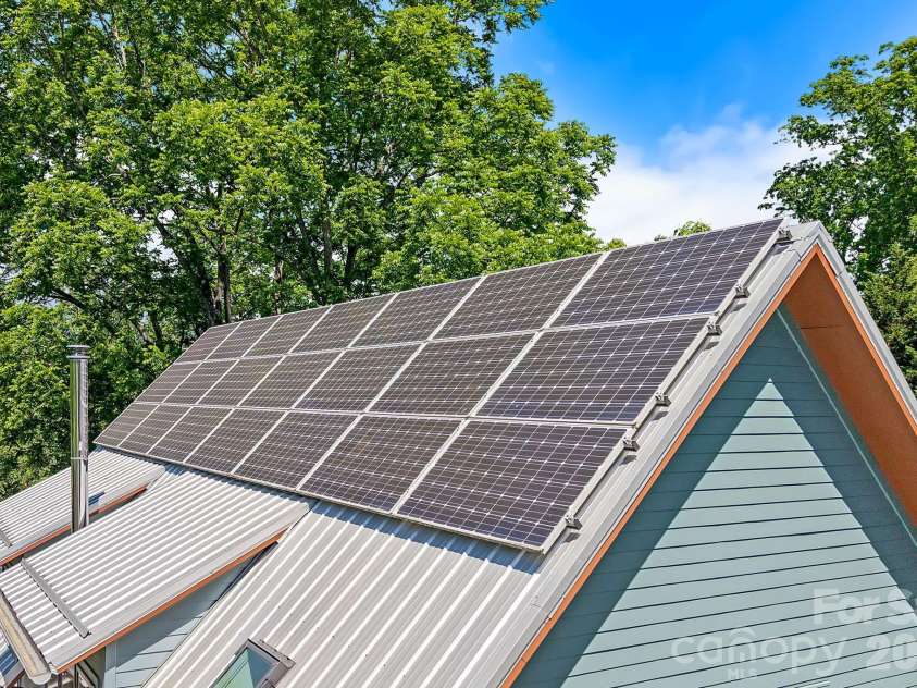 77 Middlemont Avenue, Asheville, NC 28806.  MLS# CAR4383385, YatesRealty ID 24301. 6kW Solar System