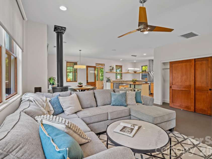 77 Middlemont Avenue, Asheville, NC 28806.  MLS# CAR4383385, YatesRealty ID 24301. Additional Storage