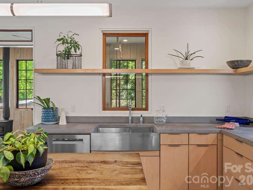77 Middlemont Avenue, Asheville, NC 28806.  MLS# CAR4383385, YatesRealty ID 24301. Custom floating shelves