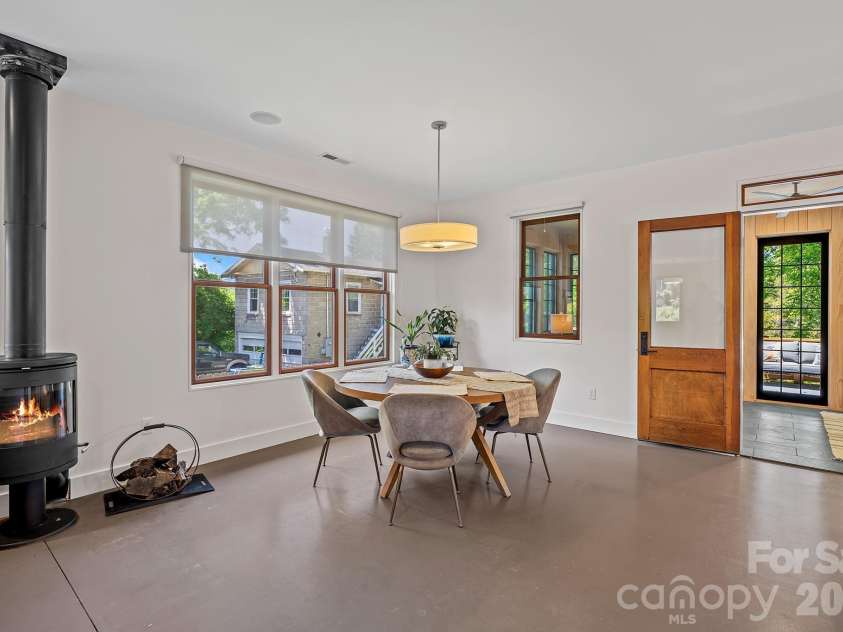 77 Middlemont Avenue, Asheville, NC 28806.  MLS# CAR4383385, YatesRealty ID 24301. Open Dining Area