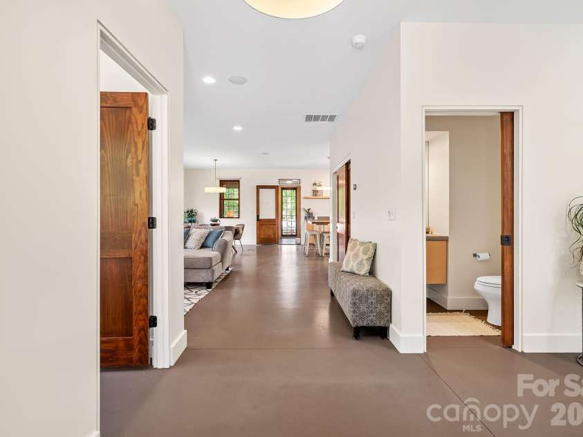 77 Middlemont Avenue, Asheville, NC 28806.  MLS# CAR4383385, YatesRealty ID 24301. Open floor plan