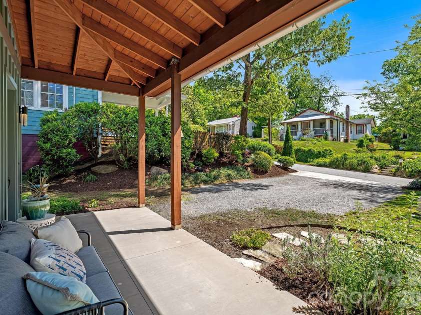 77 Middlemont Avenue, Asheville, NC 28806.  MLS# CAR4383385, YatesRealty ID 24301. Zero grade entry
