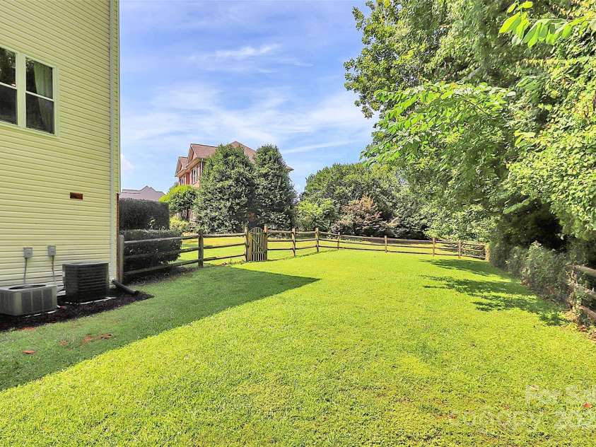 655 Powder Horn Lane, Indian Trail, NC 28079.  MLS# CAR4258748, YatesRealty ID 24303. 