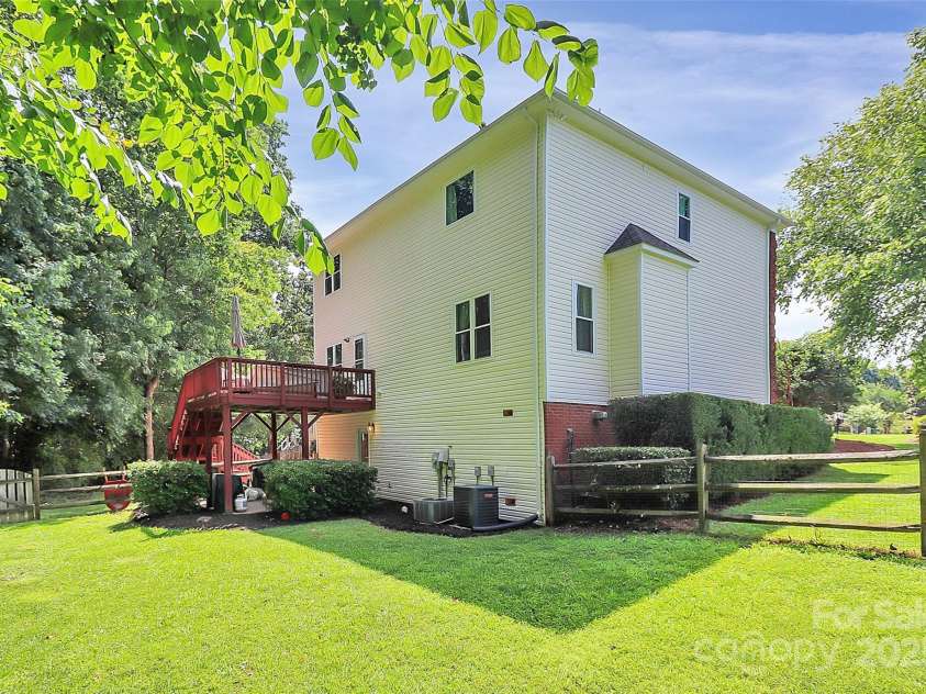 655 Powder Horn Lane, Indian Trail, NC 28079.  MLS# CAR4258748, YatesRealty ID 24303. 