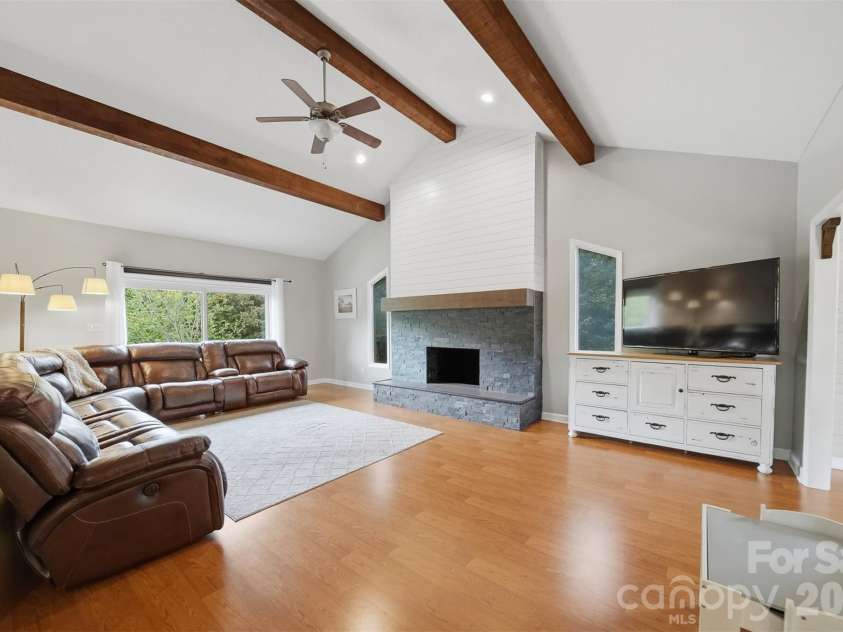 5496 Northwood Drive, Hickory, NC 28601.  MLS# CAR4380895, YatesRealty ID 24304. 