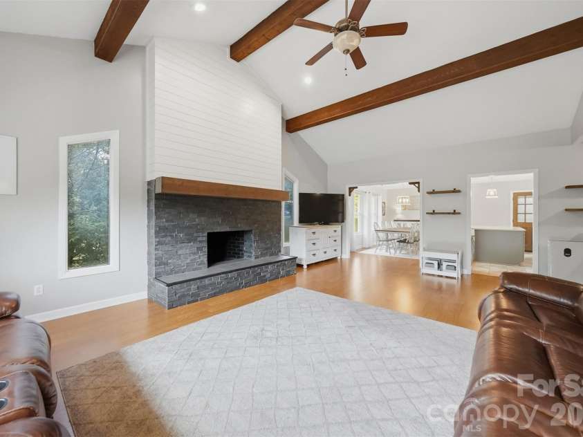 5496 Northwood Drive, Hickory, NC 28601.  MLS# CAR4380895, YatesRealty ID 24304. 