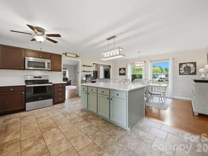 5496 Northwood Drive, Hickory, NC 28601.  MLS# CAR4380895, YatesRealty ID 24304. 