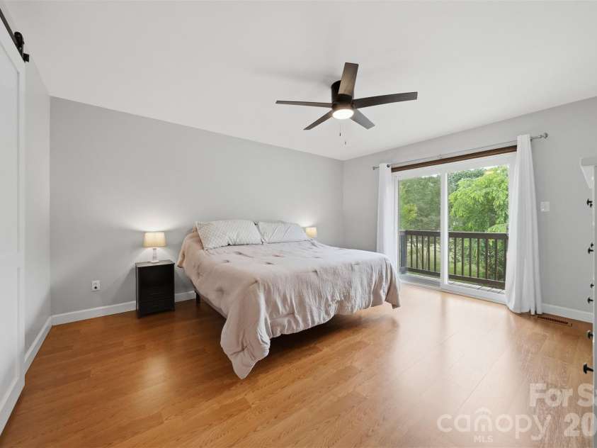 5496 Northwood Drive, Hickory, NC 28601.  MLS# CAR4380895, YatesRealty ID 24304. 