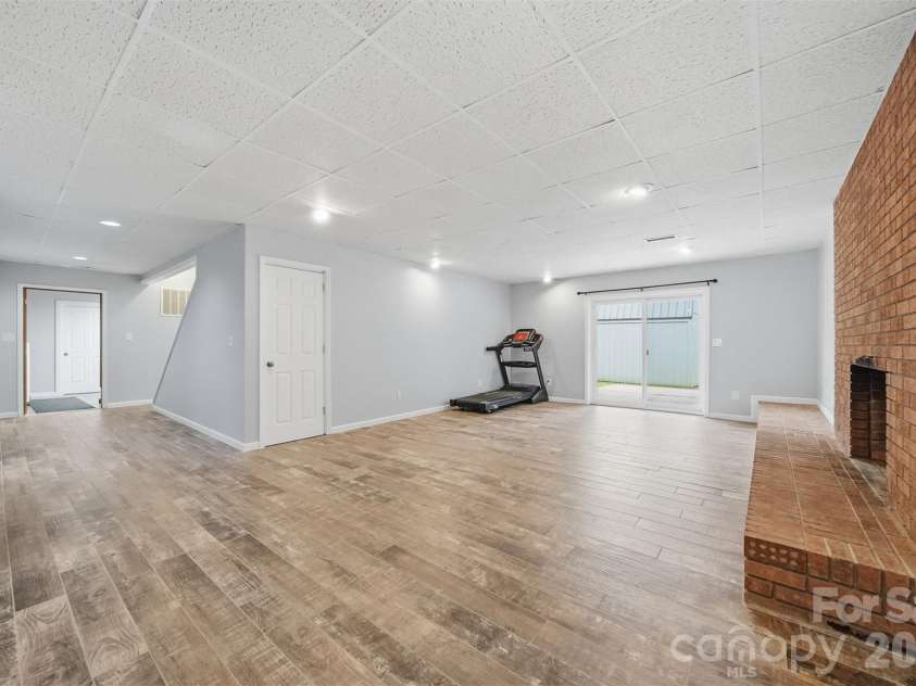 5496 Northwood Drive, Hickory, NC 28601.  MLS# CAR4380895, YatesRealty ID 24304. 