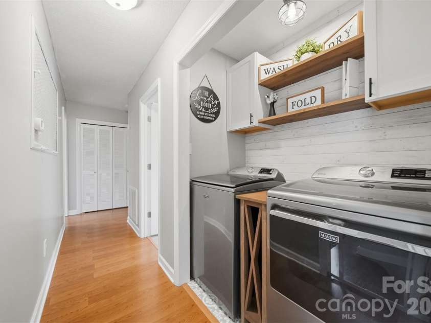 5496 Northwood Drive, Hickory, NC 28601.  MLS# CAR4380895, YatesRealty ID 24304. 