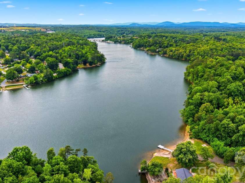 5496 Northwood Drive, Hickory, NC 28601.  MLS# CAR4380895, YatesRealty ID 24304. 