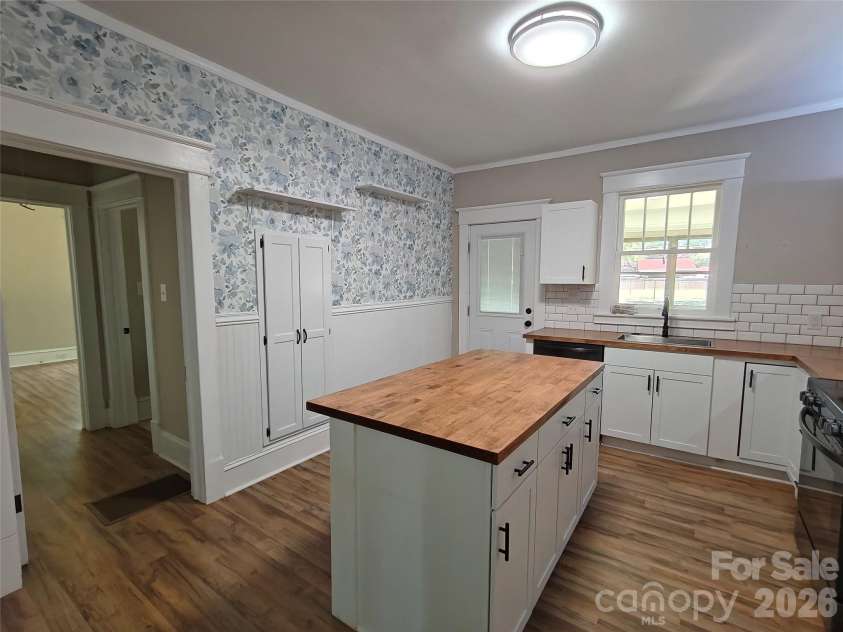 208 Heilig Avenue, Salisbury, NC 28144.  MLS# CAR4381621, YatesRealty ID 24306. 
