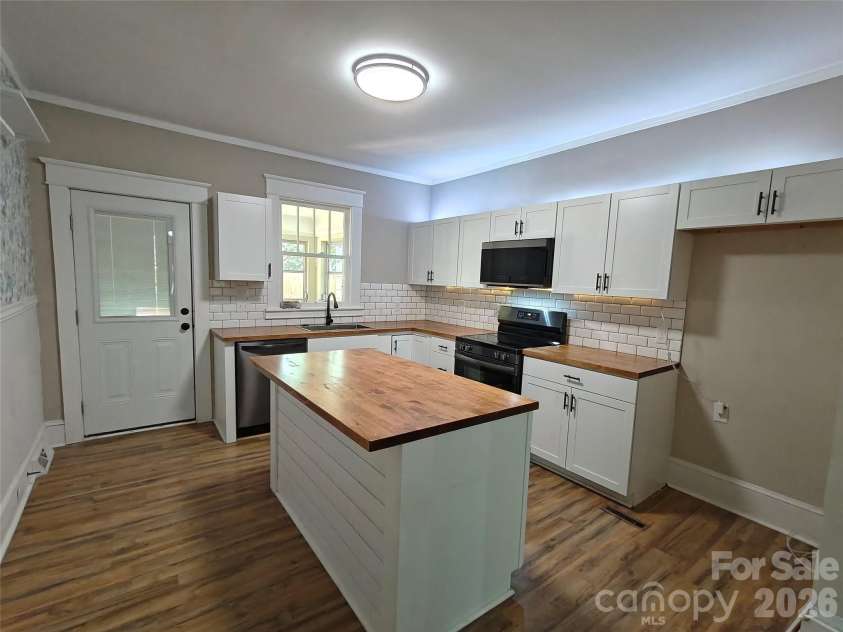 208 Heilig Avenue, Salisbury, NC 28144.  MLS# CAR4381621, YatesRealty ID 24306. 