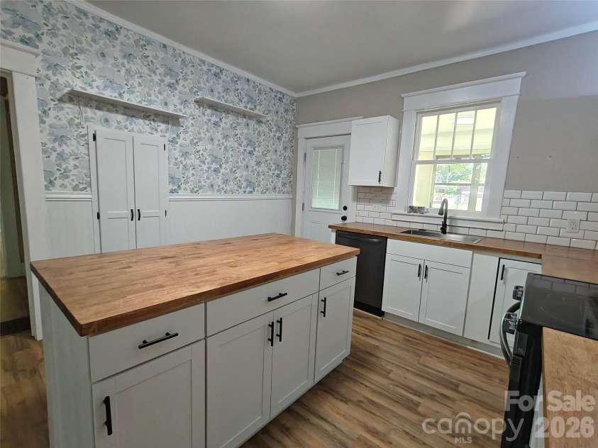 208 Heilig Avenue, Salisbury, NC 28144.  MLS# CAR4381621, YatesRealty ID 24306. 