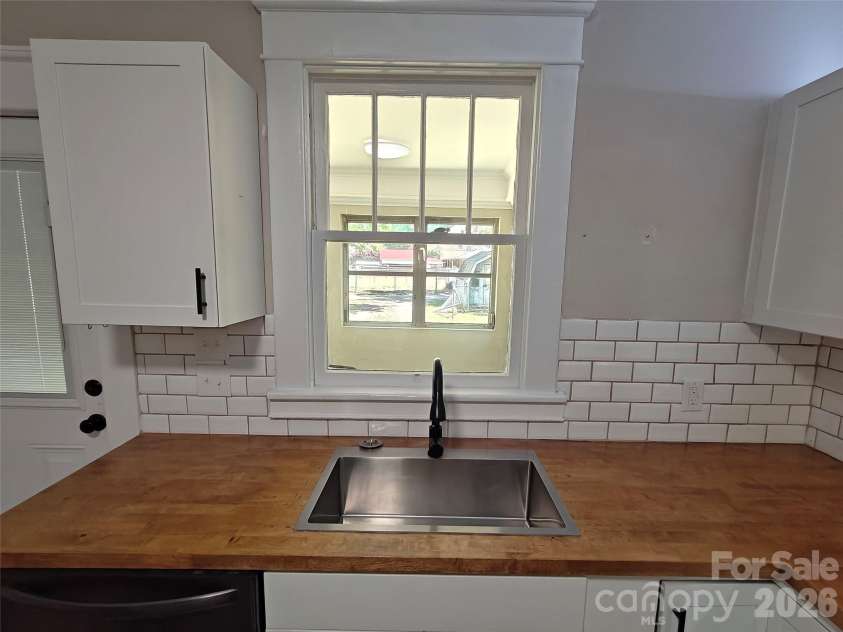 208 Heilig Avenue, Salisbury, NC 28144.  MLS# CAR4381621, YatesRealty ID 24306. 