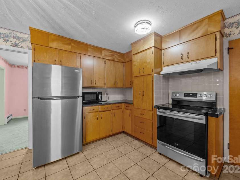 49 Greenwood Road, Asheville, NC 28803.  MLS# CAR4267926, YatesRealty ID 24306. 