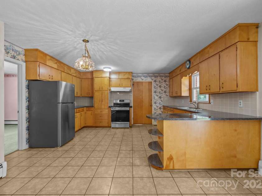 49 Greenwood Road, Asheville, NC 28803.  MLS# CAR4267926, YatesRealty ID 24306. 