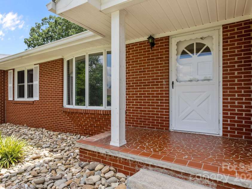 49 Greenwood Road, Asheville, NC 28803.  MLS# CAR4267926, YatesRealty ID 24306. 