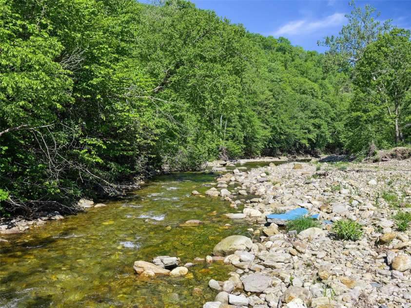 326 Ewart Wilson Road, Burnsville, NC 28714.  MLS# CAR4380347, YatesRealty ID 24308. Cane river rock