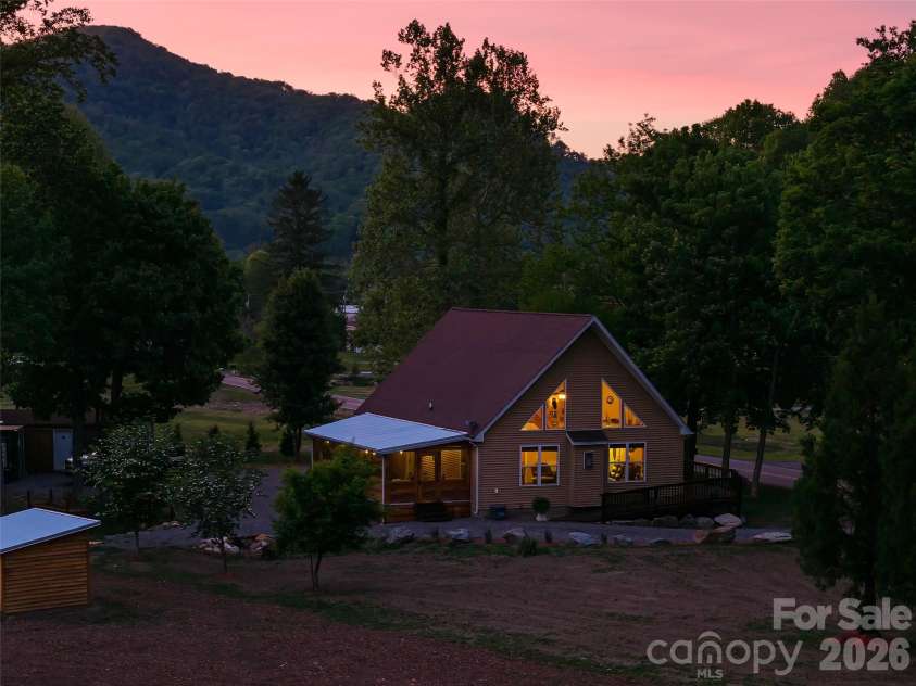 326 Ewart Wilson Road, Burnsville, NC 28714.  MLS# CAR4380347, YatesRealty ID 24308. Dark sky, minimal light pollution 