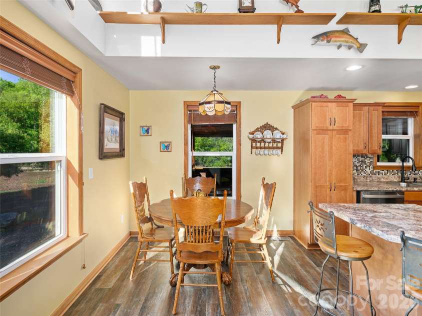 326 Ewart Wilson Road, Burnsville, NC 28714.  MLS# CAR4380347, YatesRealty ID 24308. Dining area