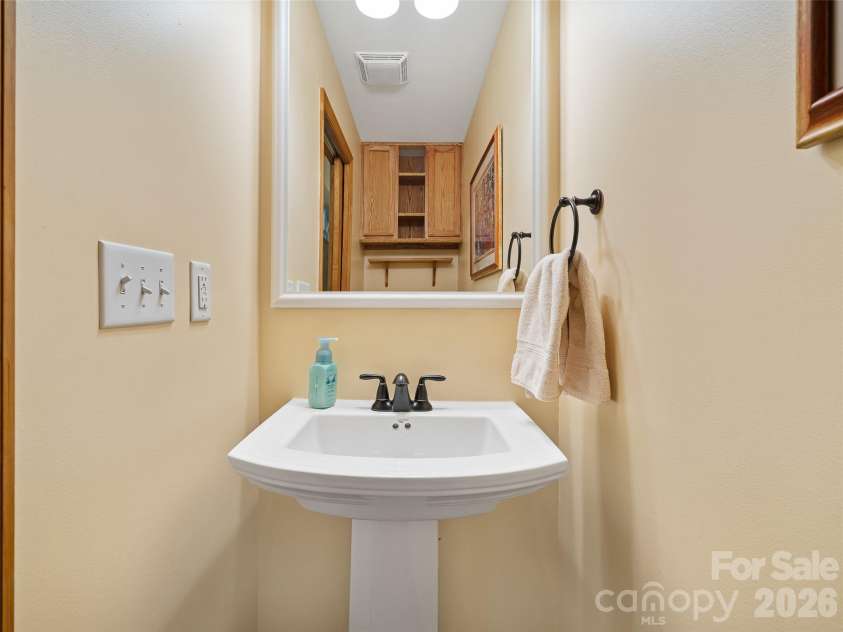 326 Ewart Wilson Road, Burnsville, NC 28714.  MLS# CAR4380347, YatesRealty ID 24308. Half-bath
