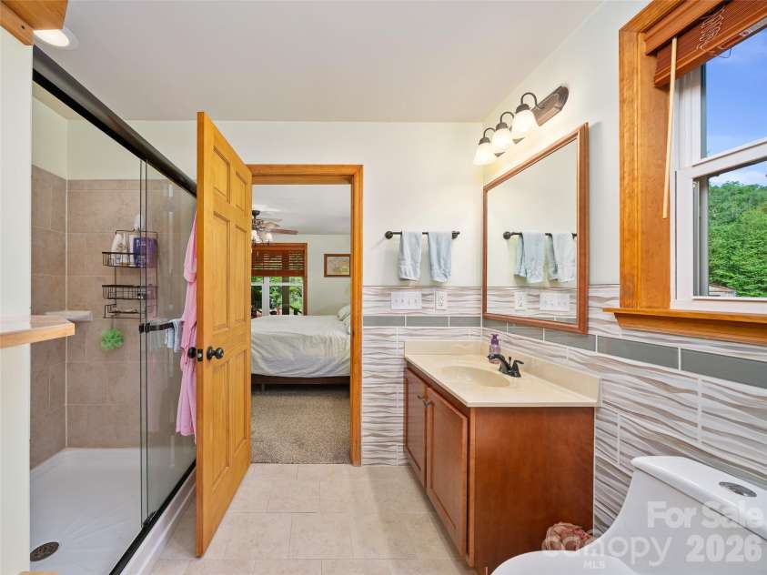 326 Ewart Wilson Road, Burnsville, NC 28714.  MLS# CAR4380347, YatesRealty ID 24308. Primary Bath