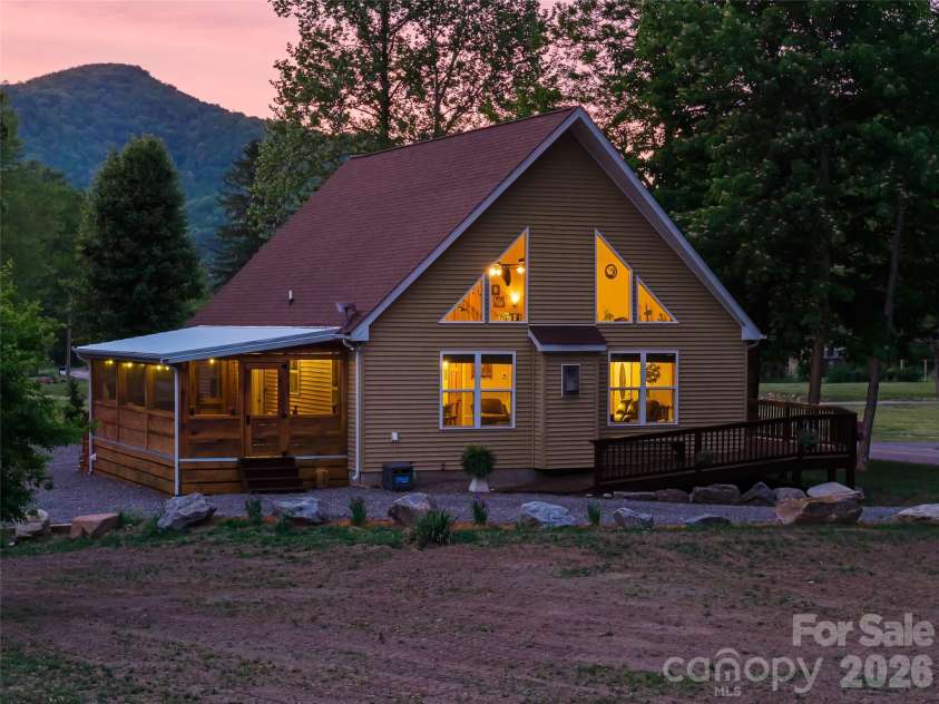326 Ewart Wilson Road, Burnsville, NC 28714.  MLS# CAR4380347, YatesRealty ID 24308. Turn-key ready