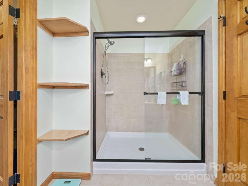 326 Ewart Wilson Road, Burnsville, NC 28714.  MLS# CAR4380347, YatesRealty ID 24308. Walk-in 