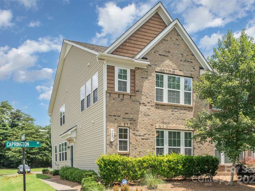 9001 Lanark Lane, Fort Mill, SC 29707.  MLS# CAR4269680, YatesRealty ID 24308. 