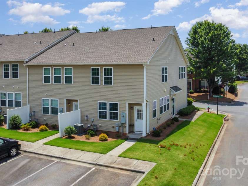 9001 Lanark Lane, Fort Mill, SC 29707.  MLS# CAR4269680, YatesRealty ID 24308. 