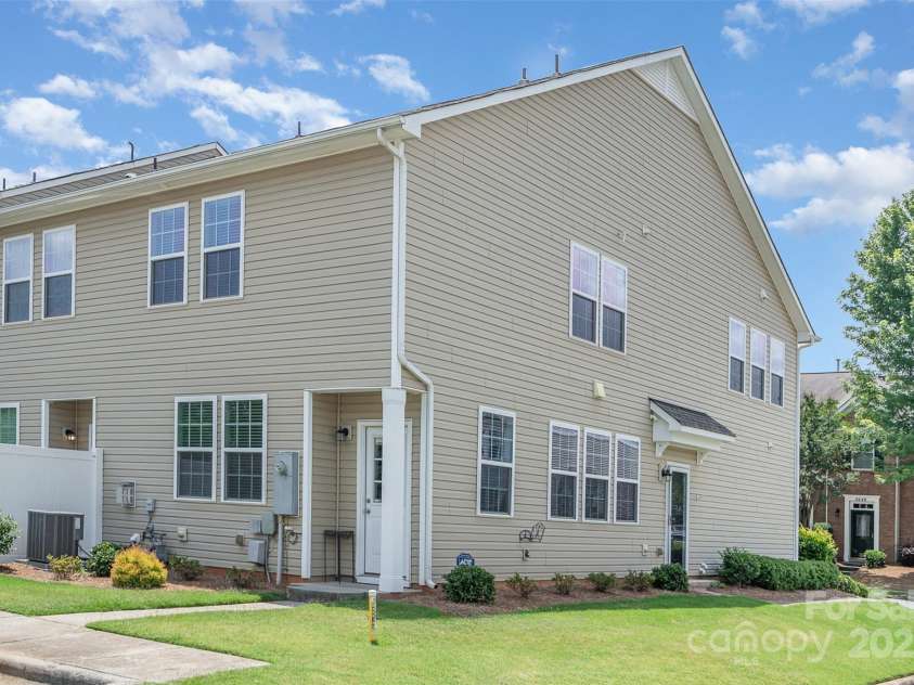 9001 Lanark Lane, Fort Mill, SC 29707.  MLS# CAR4269680, YatesRealty ID 24308. 