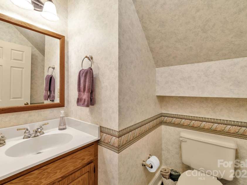 2101 River Chase Drive, Eden, NC 27288.  MLS# CAR4269818, YatesRealty ID 24309. 