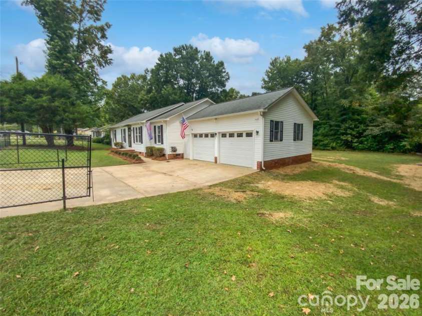 2520 Old Wilkesboro Road, Salisbury, NC 28144.  MLS# CAR4380073, YatesRealty ID 24309. 