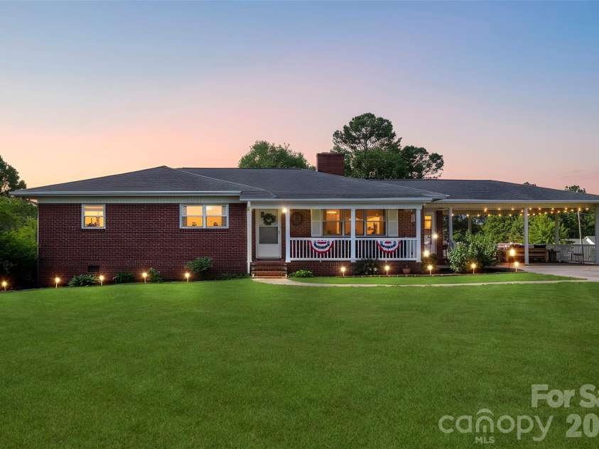 202 Museum Road, Statesville, NC 28625.  MLS# CAR4384688, YatesRealty ID 24310. 