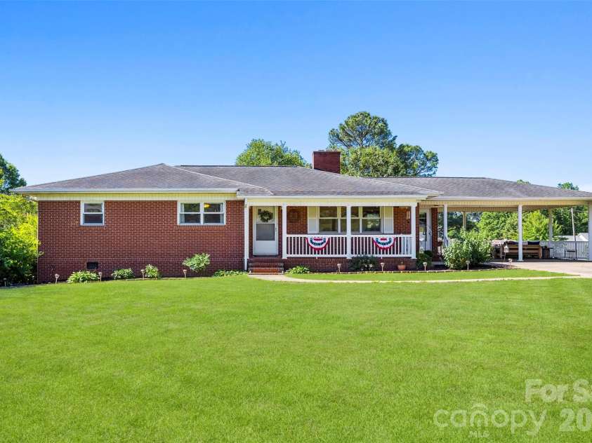 202 Museum Road, Statesville, NC 28625.  MLS# CAR4384688, YatesRealty ID 24310. 