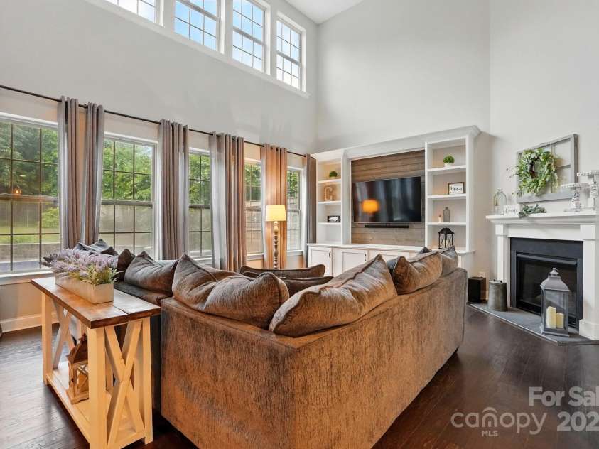 5105 Paisano Lane, Waxhaw, NC 28173.  MLS# CAR4273909, YatesRealty ID 24310. Great room