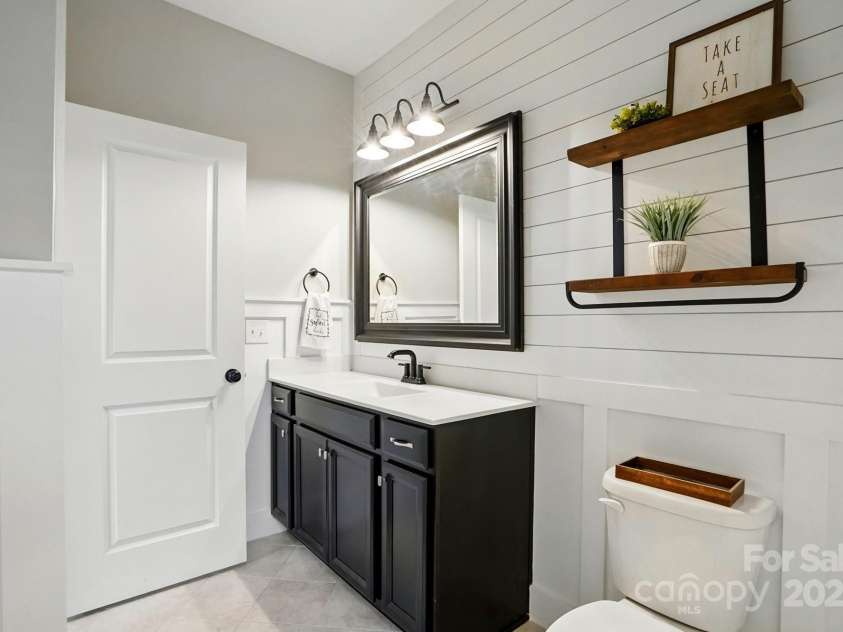 5105 Paisano Lane, Waxhaw, NC 28173.  MLS# CAR4273909, YatesRealty ID 24310. Main level Bathroom