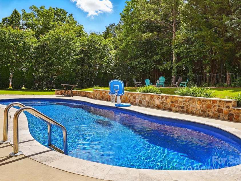 5105 Paisano Lane, Waxhaw, NC 28173.  MLS# CAR4273909, YatesRealty ID 24310. Saltwater Pool