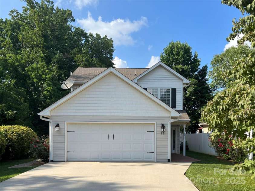 23 Allen Avenue, Asheville, NC 28803.  MLS# CAR4267376, YatesRealty ID 24311. Enjoy the privacy provided by the mature landscaping