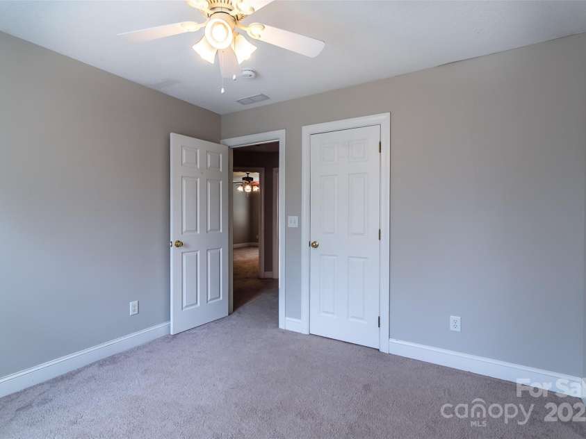 23 Allen Avenue, Asheville, NC 28803.  MLS# CAR4267376, YatesRealty ID 24311. Guest room #1