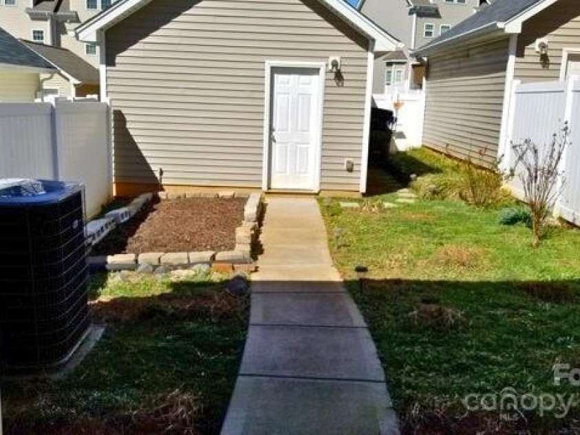 13926 Cypress Woods Drive, Huntersville, NC 28078.  MLS# CAR4273973, YatesRealty ID 24312. 