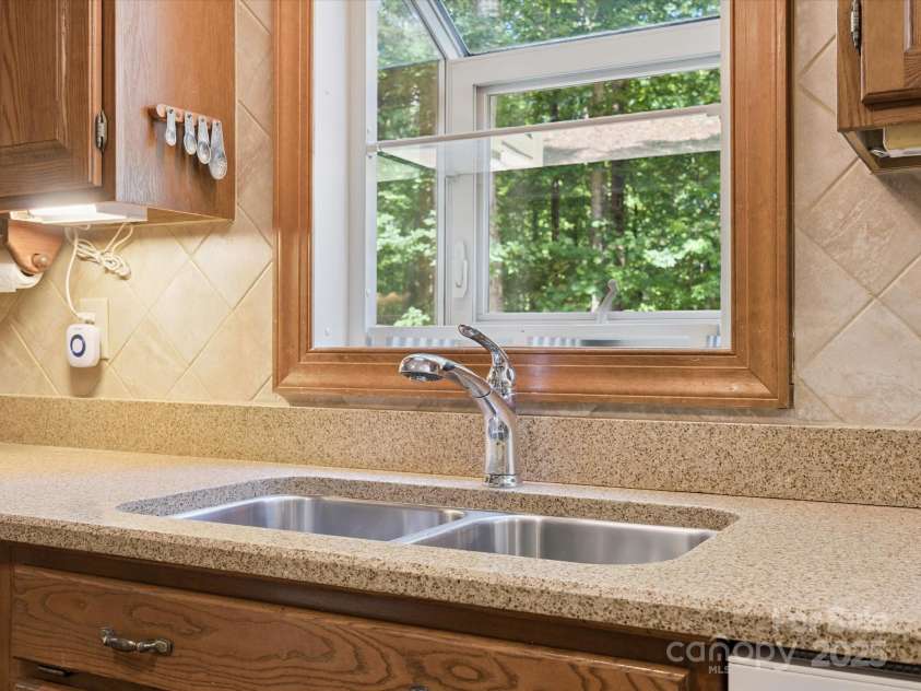 3701 Bounty Court, Matthews, NC 28104.  MLS# CAR4275377, YatesRealty ID 24313. 