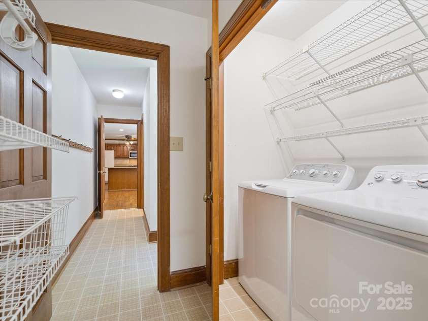 3701 Bounty Court, Matthews, NC 28104.  MLS# CAR4275377, YatesRealty ID 24313. 