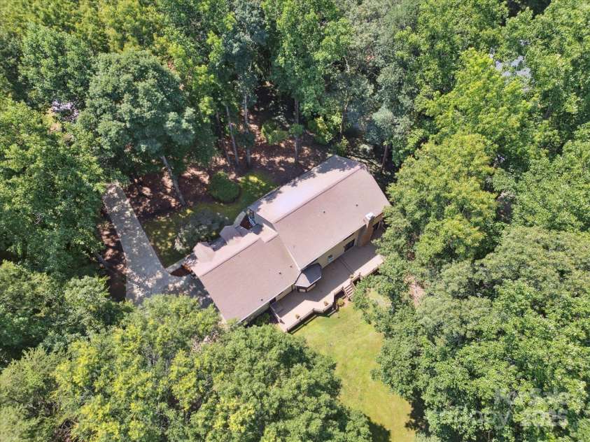 3701 Bounty Court, Matthews, NC 28104.  MLS# CAR4275377, YatesRealty ID 24313. 