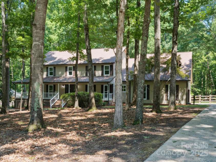 3701 Bounty Court, Matthews, NC 28104.  MLS# CAR4275377, YatesRealty ID 24313. 