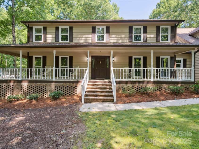 3701 Bounty Court, Matthews, NC 28104.  MLS# CAR4275377, YatesRealty ID 24313. 