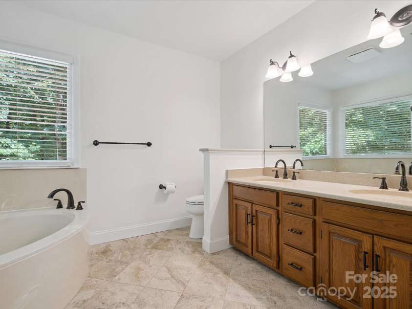 3701 Bounty Court, Matthews, NC 28104.  MLS# CAR4275377, YatesRealty ID 24313. 